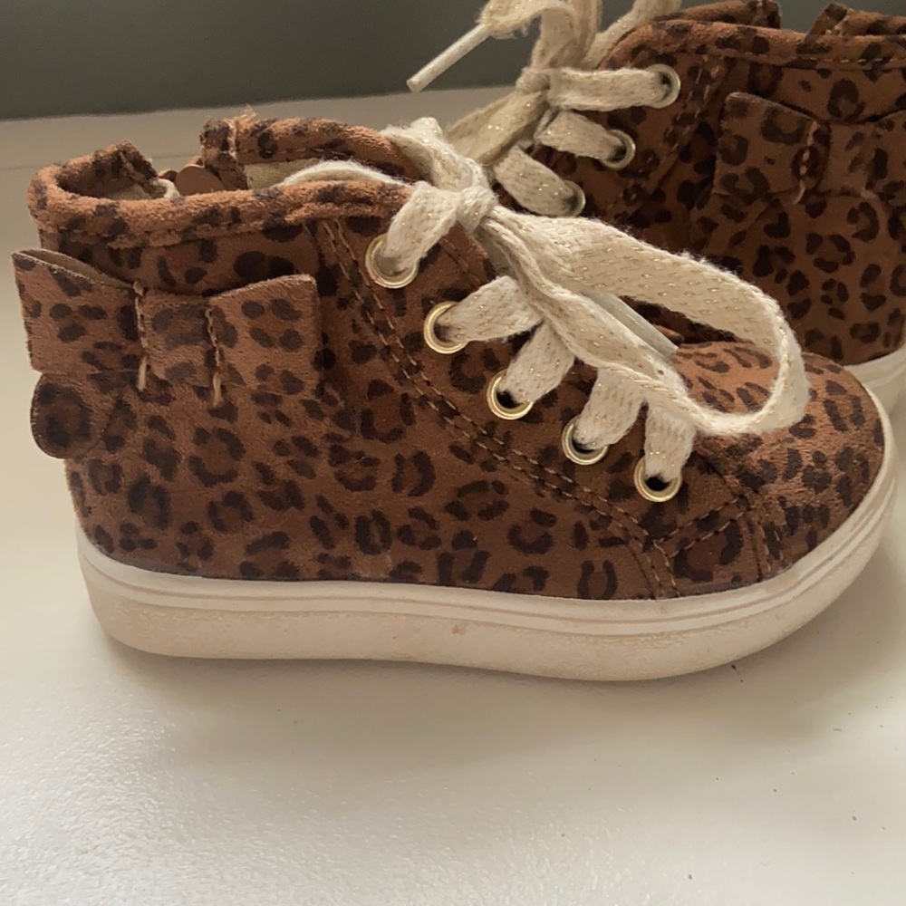 Sneaker boots